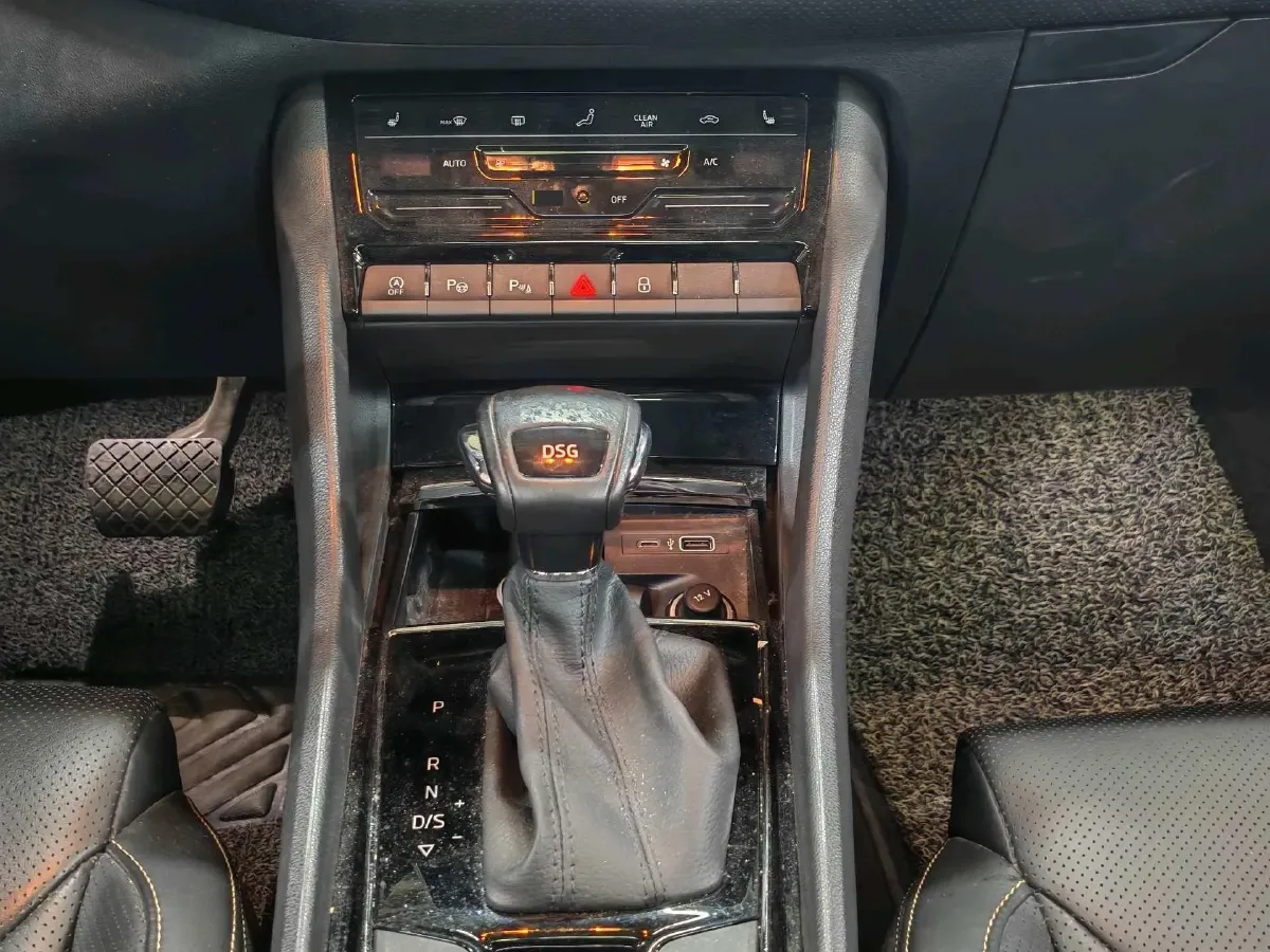 2022 Skoda Kodiak 2.0T 186HP L4 7DCT,autocango,china used car exporter,china ev exporter,chinese used car exporter,chinese used ev exporter