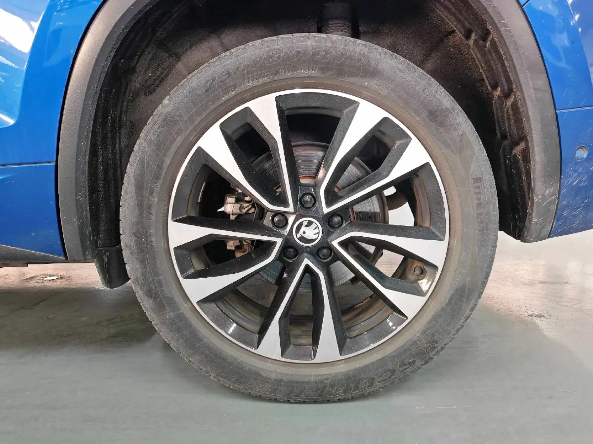 2022 Skoda Kodiak 2.0T 186HP L4 7DCT,autocango,china used car exporter,china ev exporter,chinese used car exporter,chinese used ev exporter