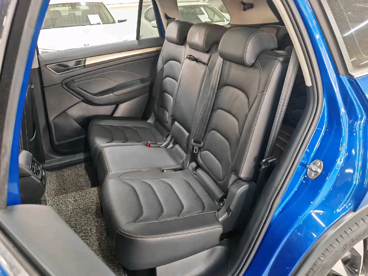 2022 Skoda Kodiak 2.0T 186HP L4 7DCT,autocango,china used car exporter,china ev exporter,chinese used car exporter,chinese used ev exporter