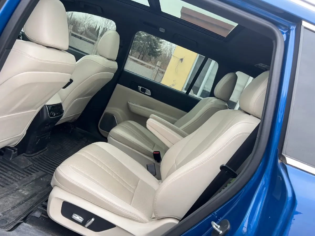 2020 Li ONE Range Extended 131HP REEV 40.5KWH,autocango,china used car exporter,china ev exporter,chinese used car exporter,chinese used ev exporter