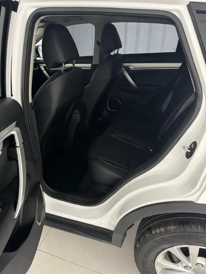 2025 Geely Coolray 1.5L 126HP L4 5MT,autocango,china used car exporter,china ev exporter,chinese used car exporter,chinese used ev exporter