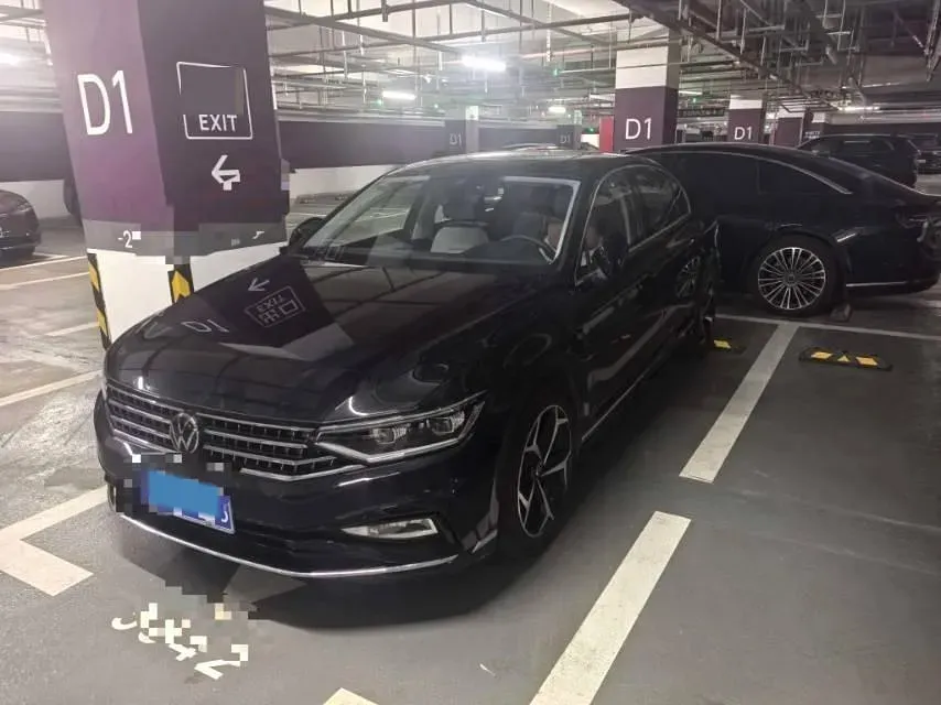 2025 Volkswagen Magotan 2.0T 186HP L4 7DCT,autocango,china used car exporter,china ev exporter,chinese used car exporter,chinese used ev exporter