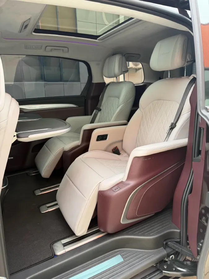 2022 Buick GL8 2.0T 237HP L4 9AT,autocango,china used car exporter,china ev exporter,chinese used car exporter,chinese used ev exporter