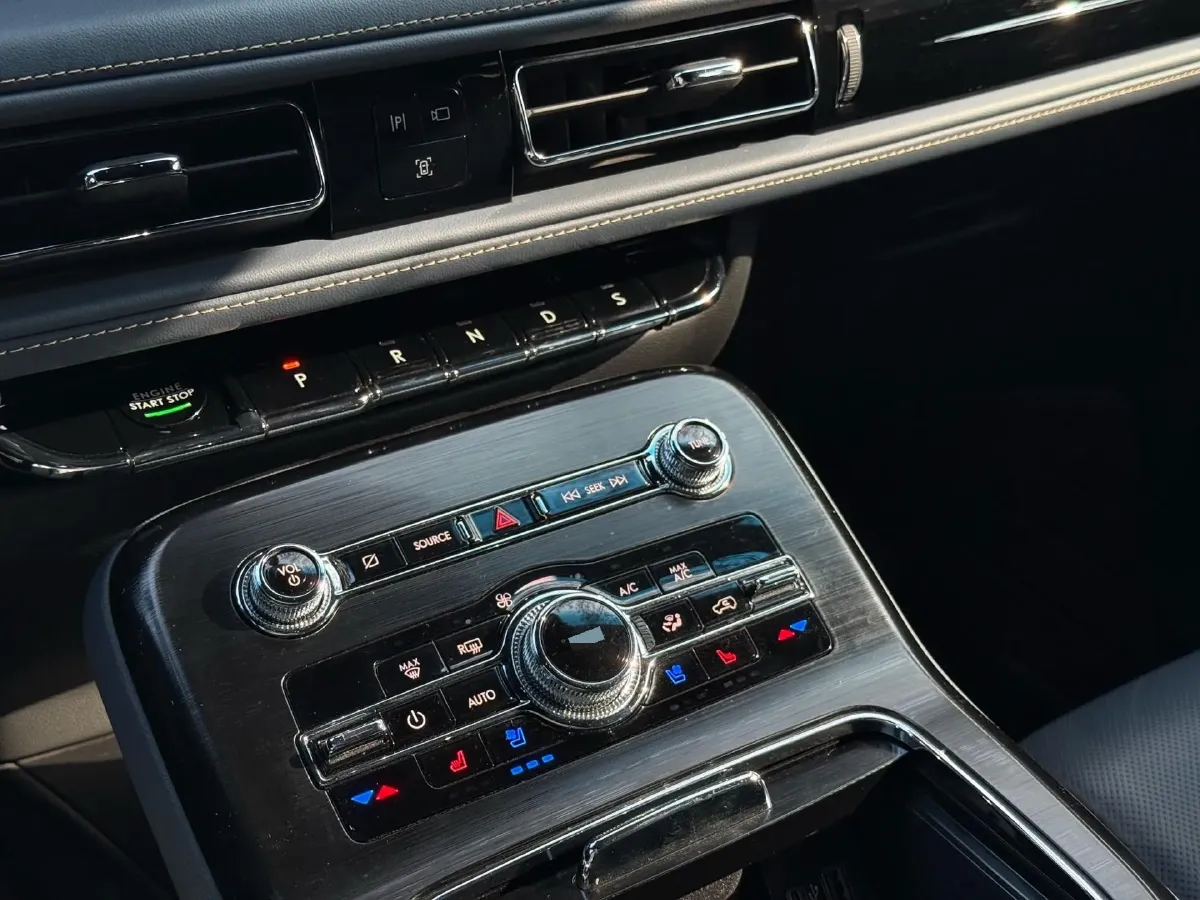 2021 Lincoln Nautilus 2.7T 322HP V6 8AT,autocango,china used car exporter,china ev exporter,chinese used car exporter,chinese used ev exporter