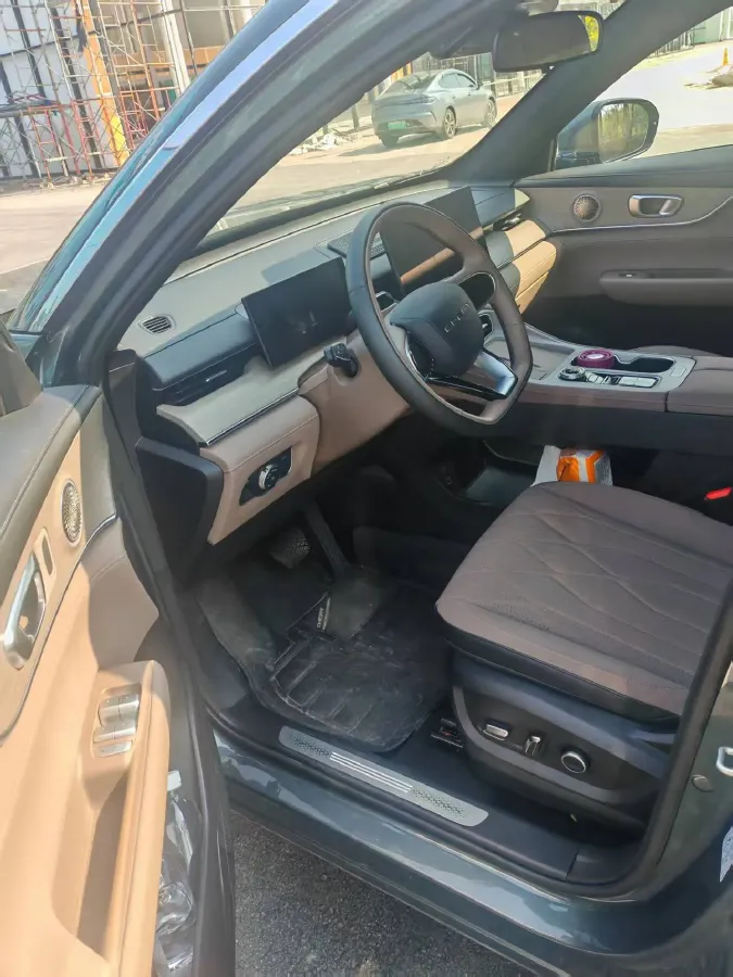 2025 Chery Tiggo 8 Plus 1.6T 197HP L4 7DCT,autocango,china used car exporter,china ev exporter,chinese used car exporter,chinese used ev exporter