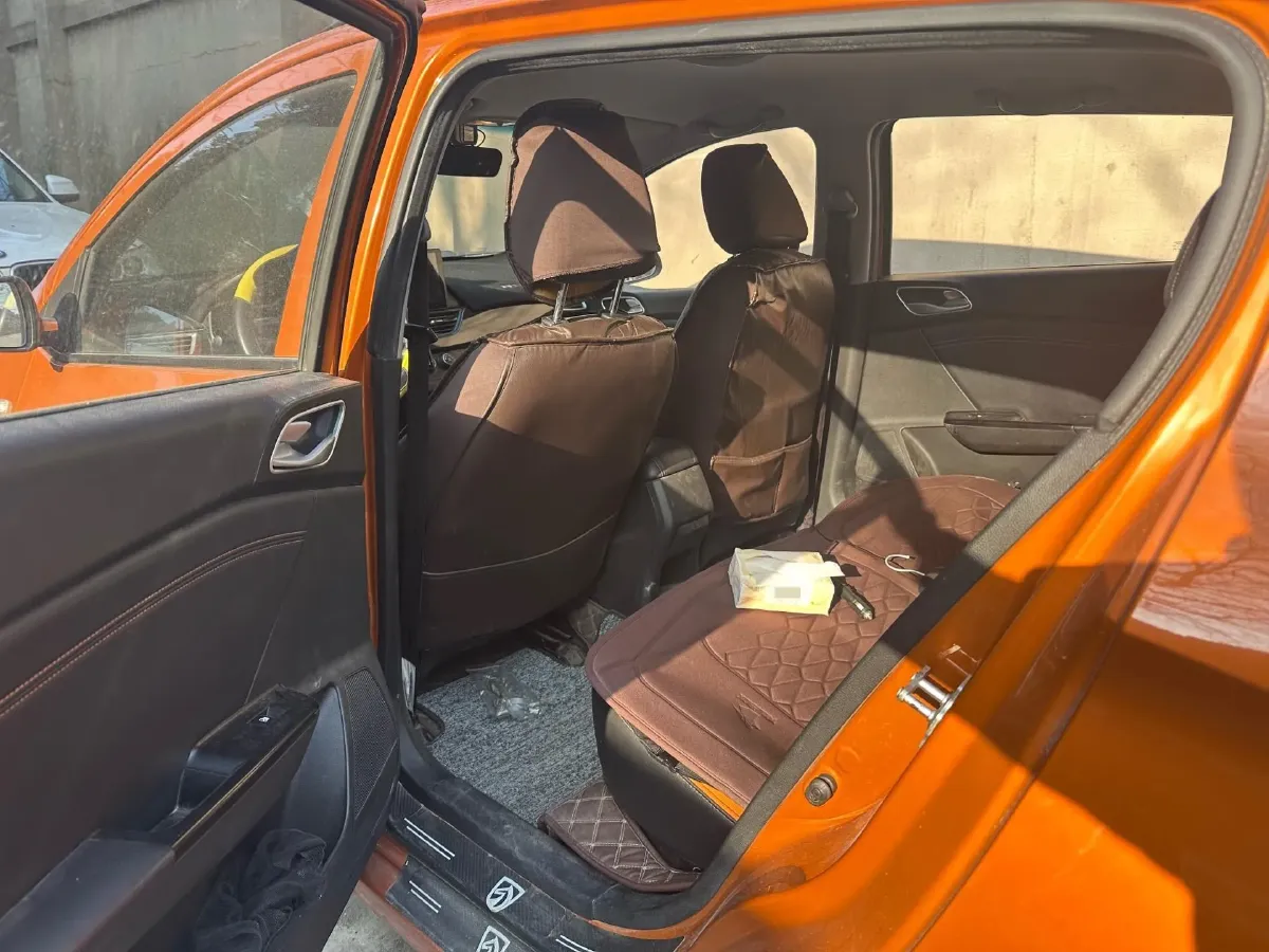 2016 BaoJun 310 1.2L 82HP L4 5MT,autocango,china used car exporter,china ev exporter,chinese used car exporter,chinese used ev exporter