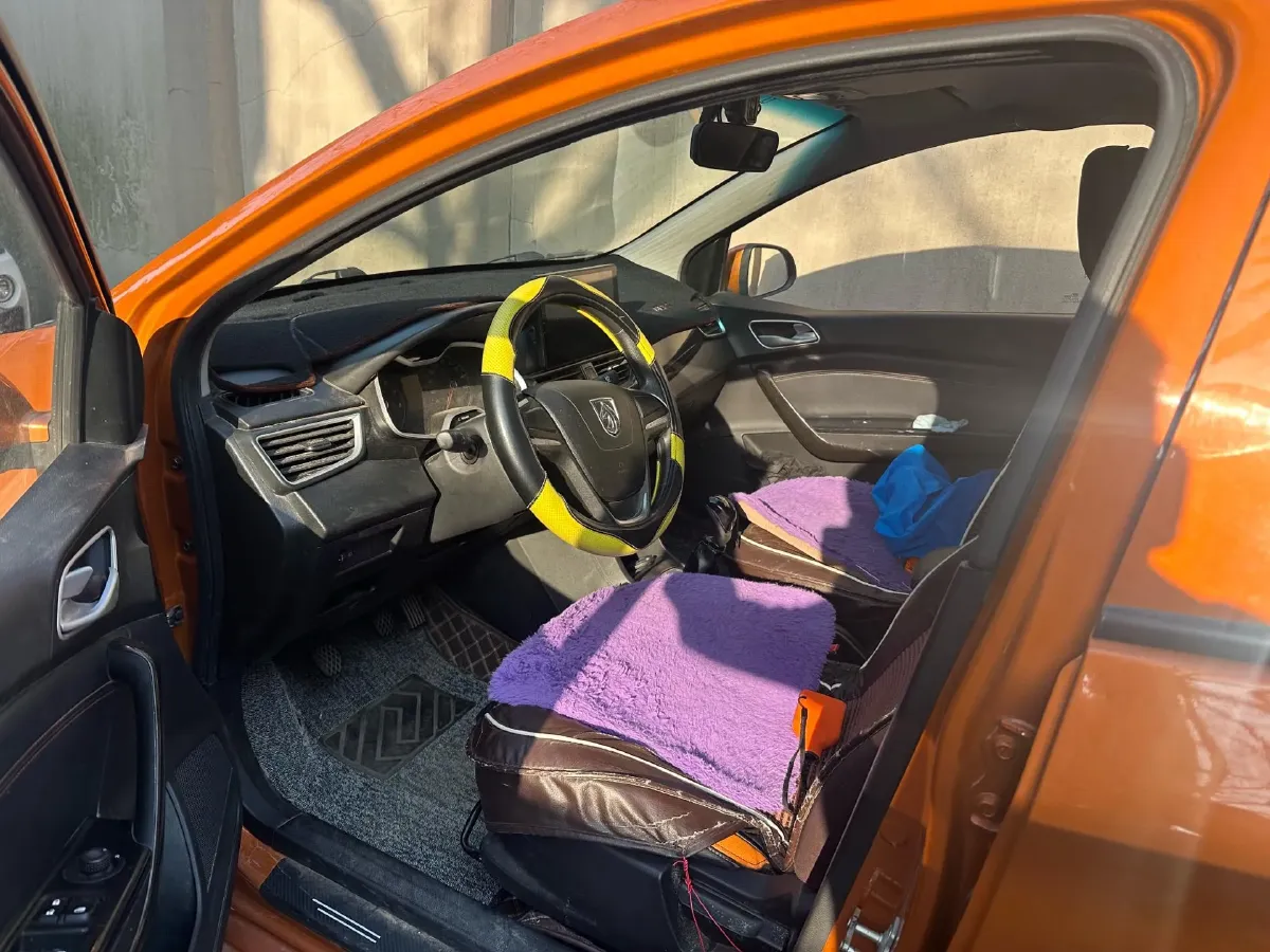 2016 BaoJun 310 1.2L 82HP L4 5MT,autocango,china used car exporter,china ev exporter,chinese used car exporter,chinese used ev exporter