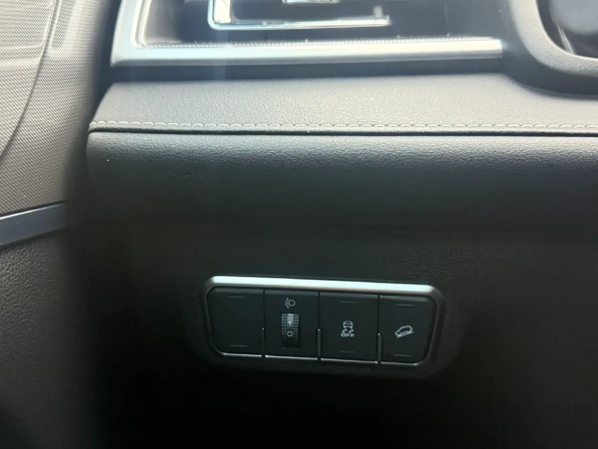 2021 Haval M6 1.5T 150HP L4 7DCT,autocango,china used car exporter,china ev exporter,chinese used car exporter,chinese used ev exporter