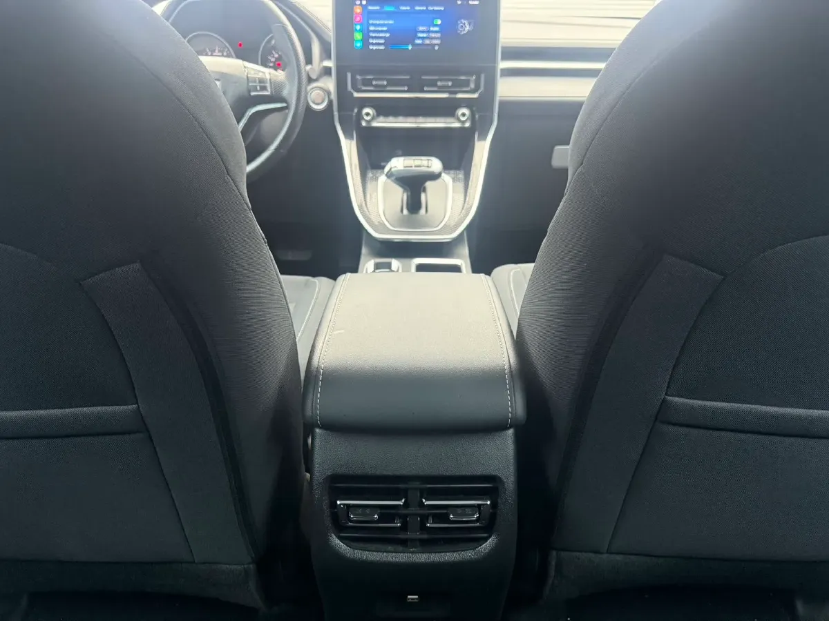 2021 Haval M6 1.5T 150HP L4 7DCT,autocango,china used car exporter,china ev exporter,chinese used car exporter,chinese used ev exporter