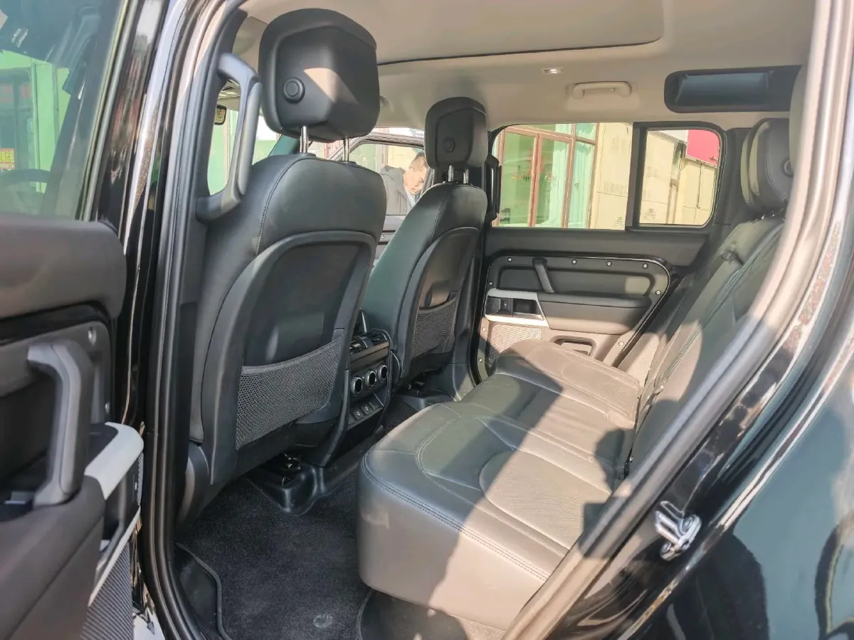 2024 Land Rover Defender 3.0T 400HP L6 8AT,autocango,china used car exporter,china ev exporter,chinese used car exporter,chinese used ev exporter