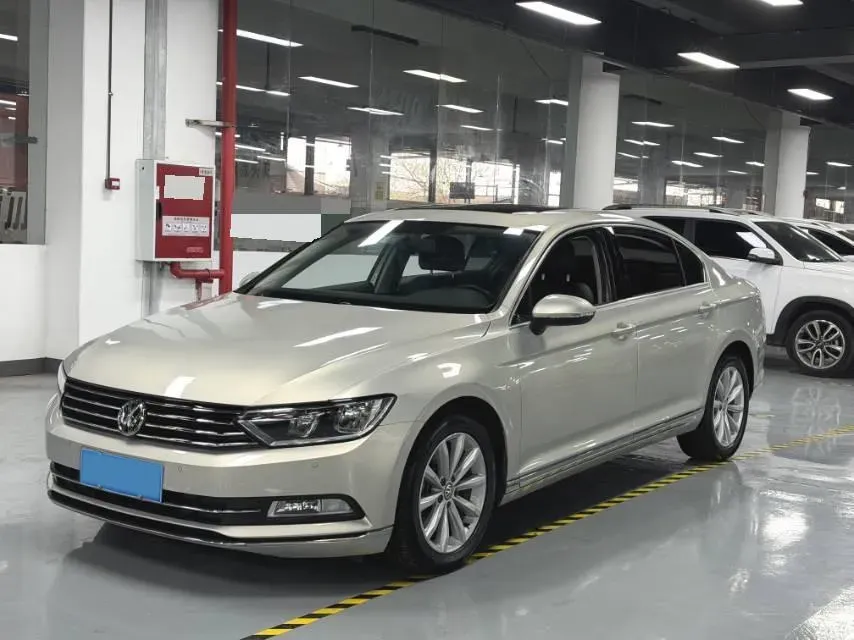 2018 Volkswagen Magotan 1.8T 180HP L4 7DCT,autocango,china used car exporter,china ev exporter,chinese used car exporter,chinese used ev exporter