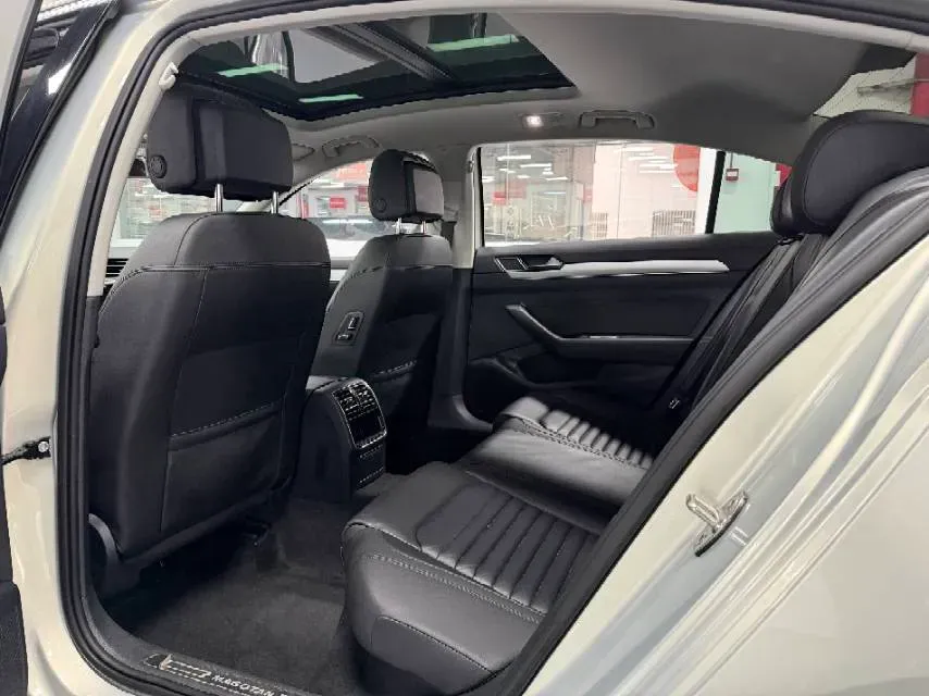 2018 Volkswagen Magotan 1.8T 180HP L4 7DCT,autocango,china used car exporter,china ev exporter,chinese used car exporter,chinese used ev exporter