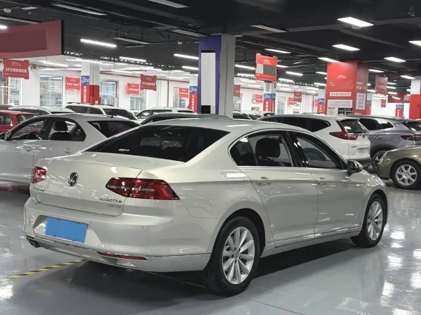 2018 Volkswagen Magotan 1.8T 180HP L4 7DCT,autocango,china used car exporter,china ev exporter,chinese used car exporter,chinese used ev exporter