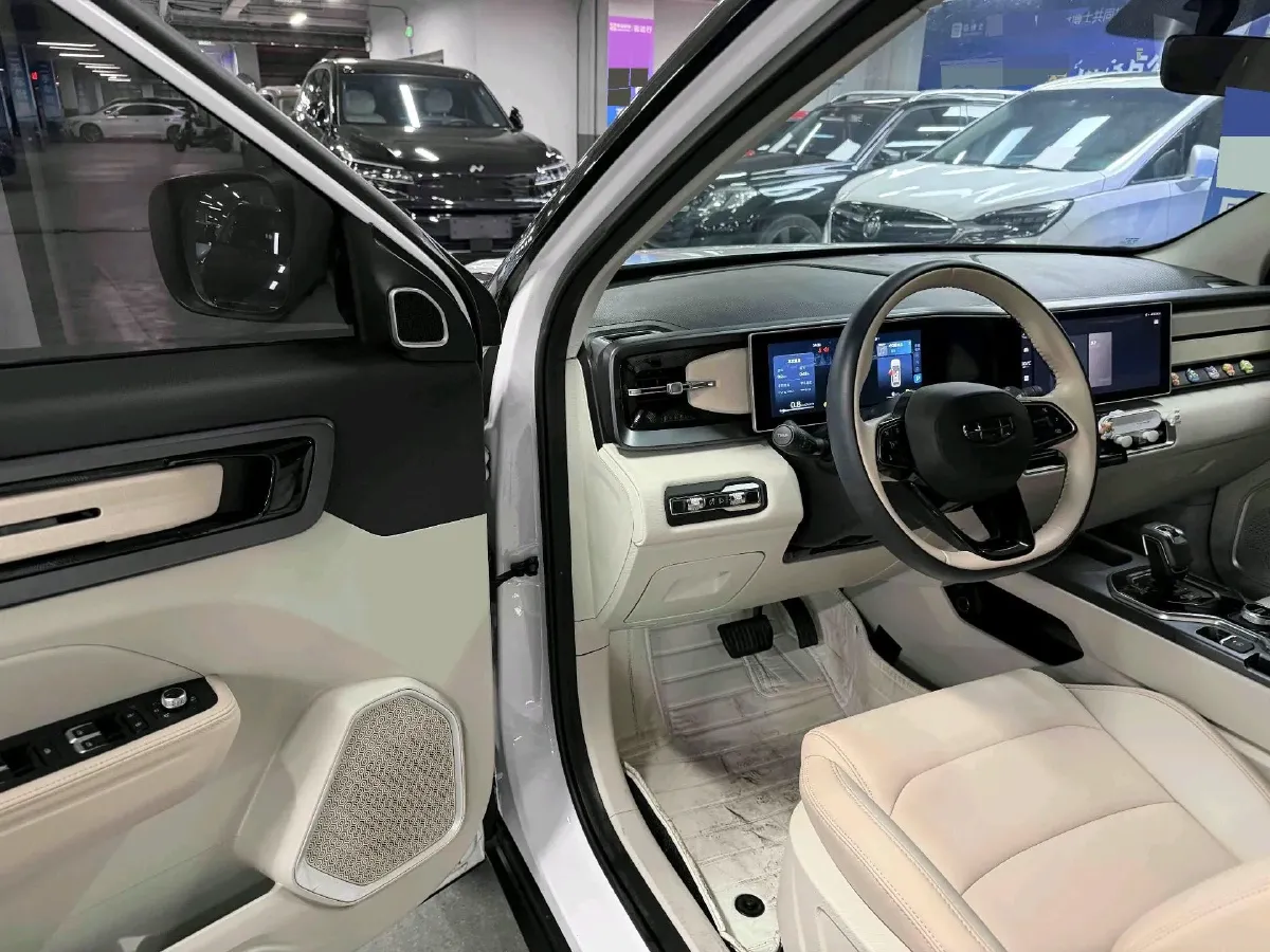 2023 Geely ICON 1.5T 181HP L4 7DCT,autocango,china used car exporter,china ev exporter,chinese used car exporter,chinese used ev exporter