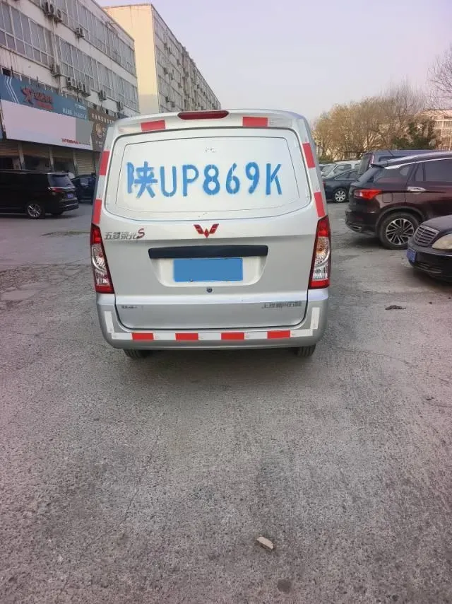 2022 WuLing RongGuang S 1.2L 76HP L4 5MT,autocango,china used car exporter,china ev exporter,chinese used car exporter,chinese used ev exporter