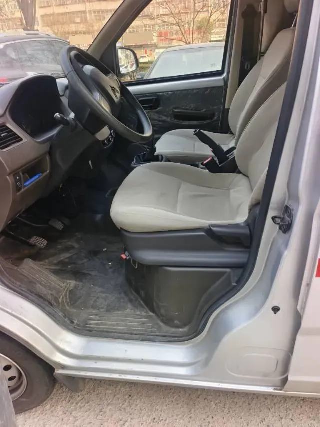 2022 WuLing RongGuang S 1.2L 76HP L4 5MT,autocango,china used car exporter,china ev exporter,chinese used car exporter,chinese used ev exporter