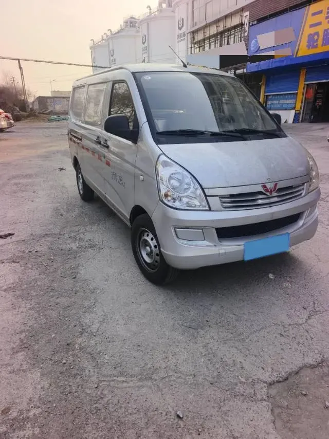 2022 WuLing RongGuang S 1.2L 76HP L4 5MT,autocango,china used car exporter,china ev exporter,chinese used car exporter,chinese used ev exporter
