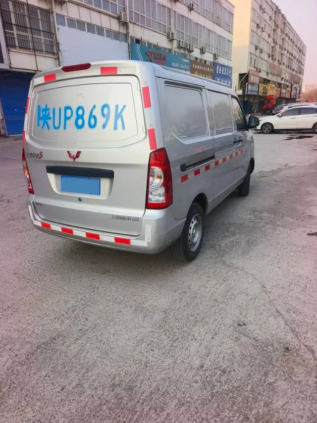 2022 WuLing RongGuang S 1.2L 76HP L4 5MT,autocango,china used car exporter,china ev exporter,chinese used car exporter,chinese used ev exporter