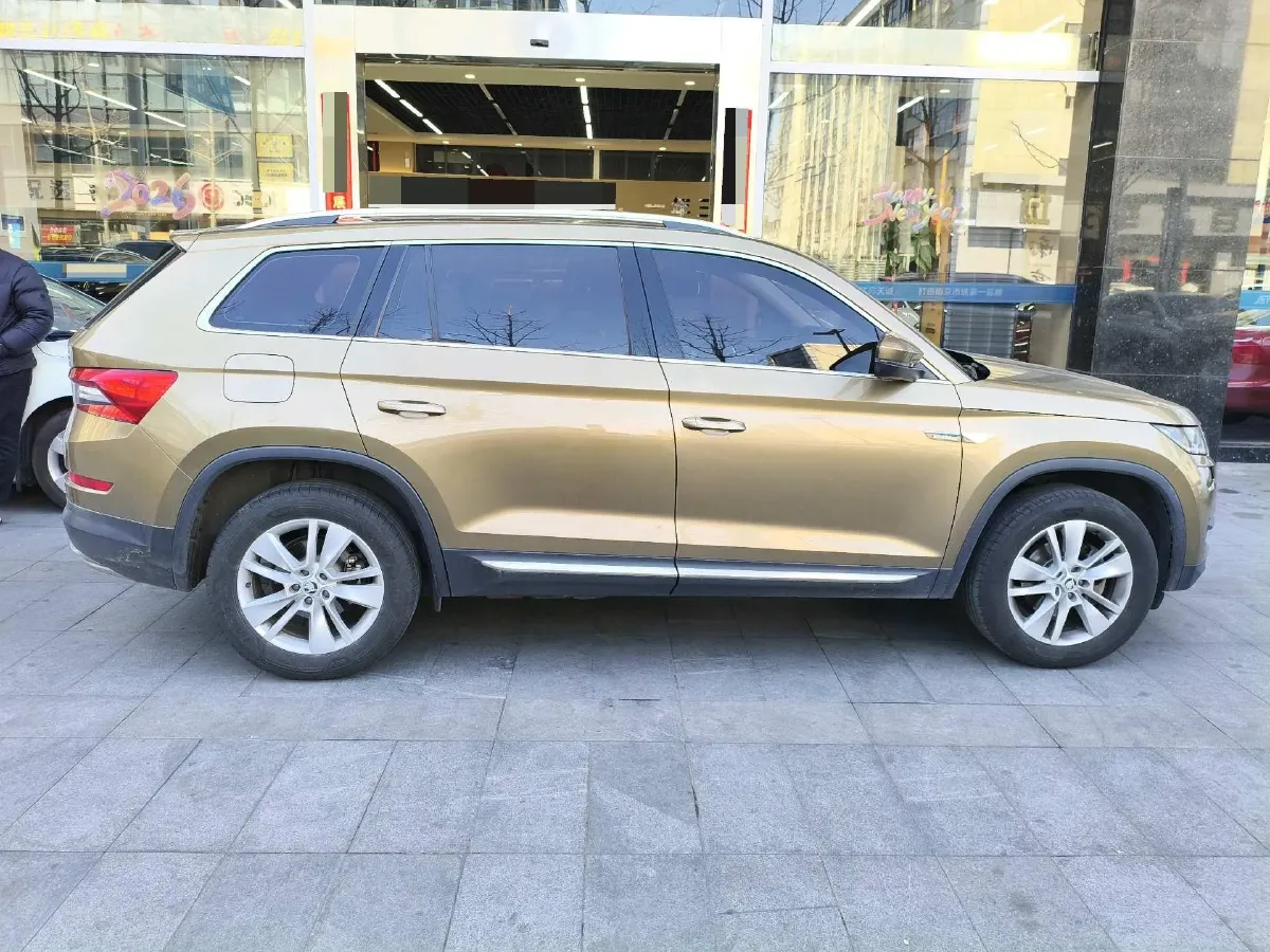 2018 Skoda Kodiak 2.0T 186HP L4 7DCT,autocango,china used car exporter,china ev exporter,chinese used car exporter,chinese used ev exporter