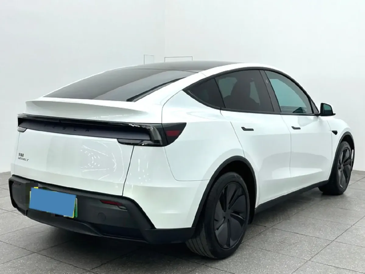 2025 Tesla Model Y BEV 62.5KWH,autocango,china used car exporter,china ev exporter,chinese used car exporter,chinese used ev exporter