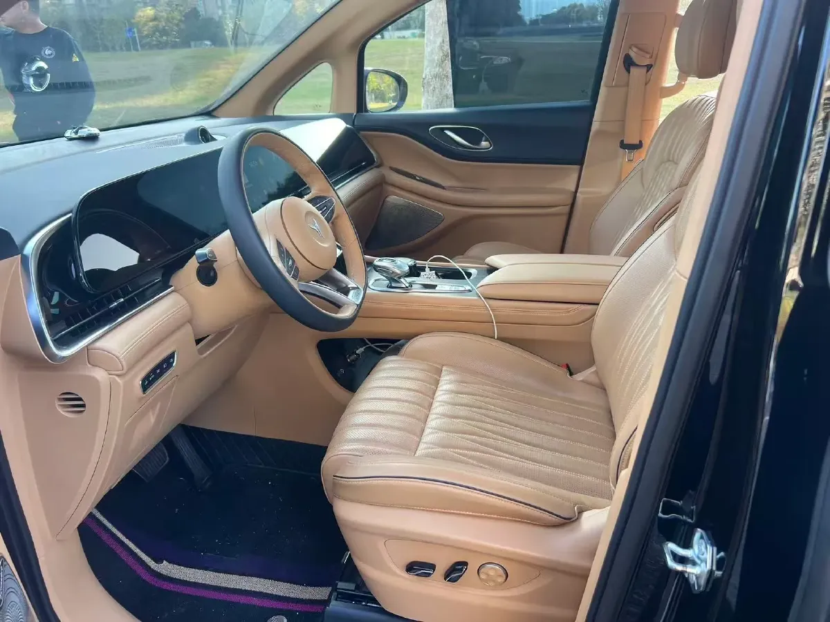 2022 Voyah Dream BEV 82KWH,autocango,china used car exporter,china ev exporter,chinese used car exporter,chinese used ev exporter