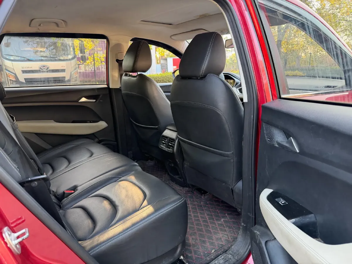 2019 BaoJun 530 1.5T 151HP L4 CVT,autocango,china used car exporter,china ev exporter,chinese used car exporter,chinese used ev exporter