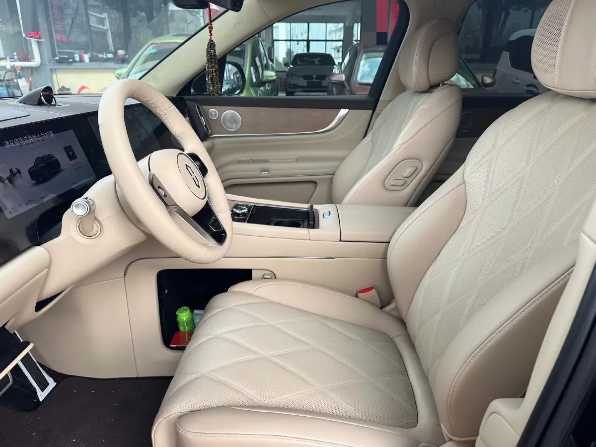 2025 AITO AITO M9 REEV 160HP REEV 52KWH,autocango,china used car exporter,china ev exporter,chinese used car exporter,chinese used ev exporter