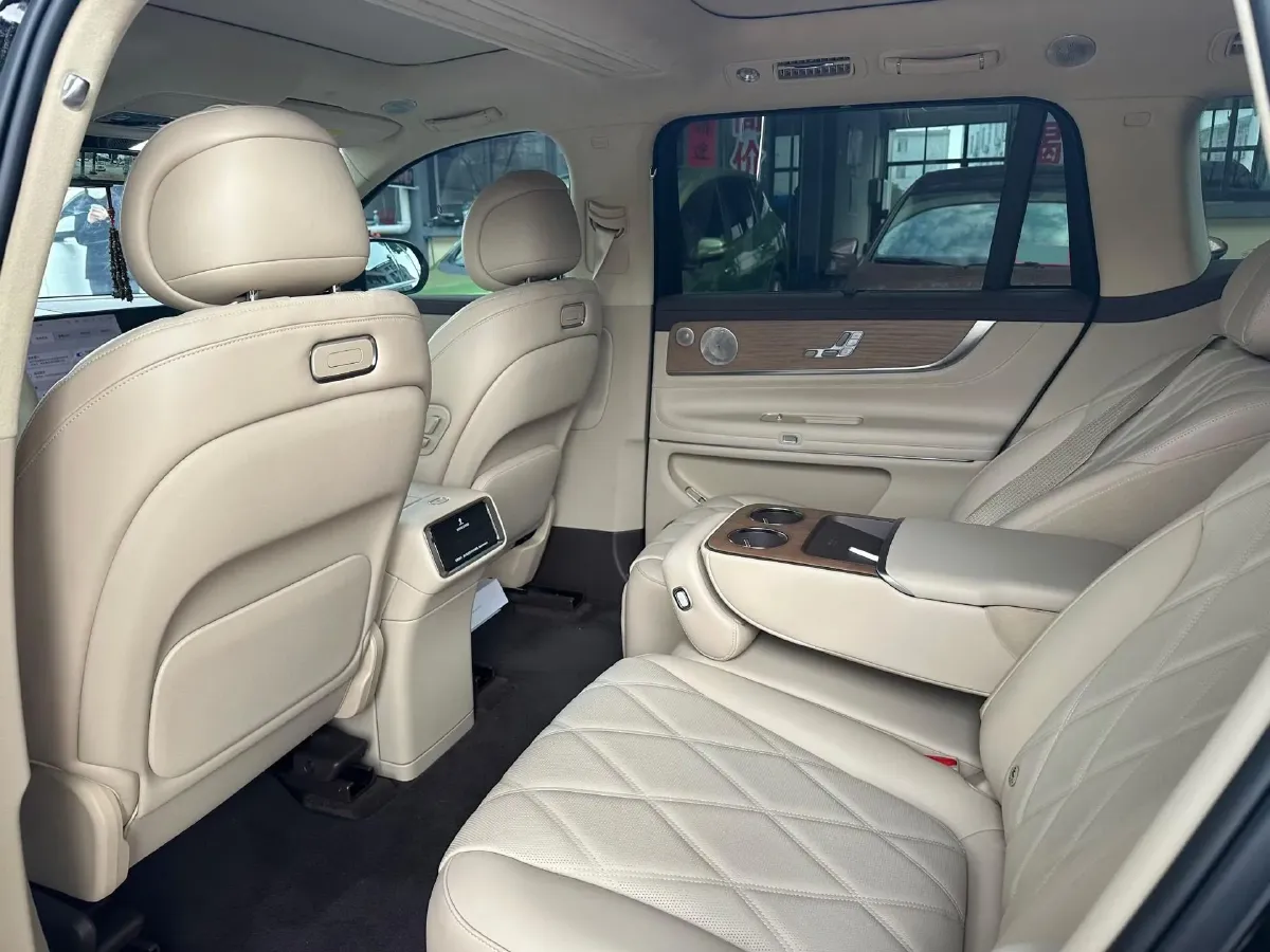 2025 AITO AITO M9 REEV 160HP REEV 52KWH,autocango,china used car exporter,china ev exporter,chinese used car exporter,chinese used ev exporter