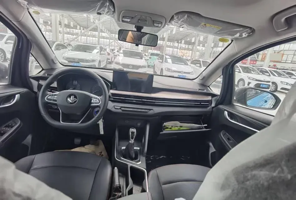 2024 Karry X6 1.6L 122HP L4 5MT,autocango,china used car exporter,china ev exporter,chinese used car exporter,chinese used ev exporter