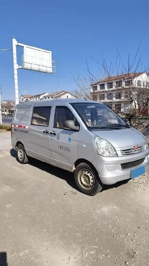 2020 WuLing RongGuang 1.2L 76HP L4 5MT,autocango,china used car exporter,china ev exporter,chinese used car exporter,chinese used ev exporter