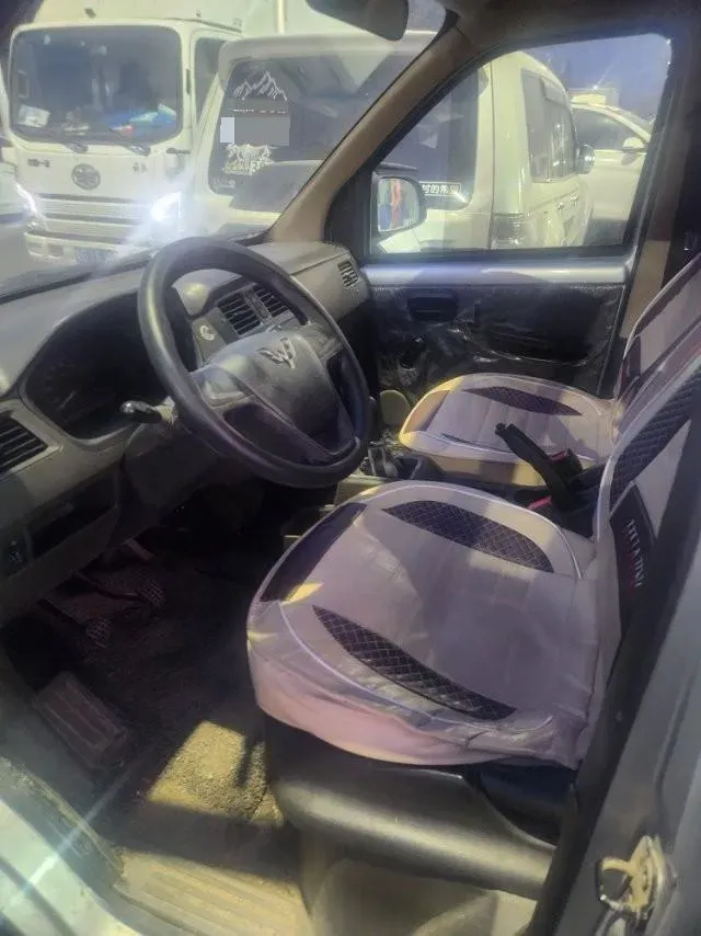 2020 WuLing RongGuang 1.2L 76HP L4 5MT,autocango,china used car exporter,china ev exporter,chinese used car exporter,chinese used ev exporter