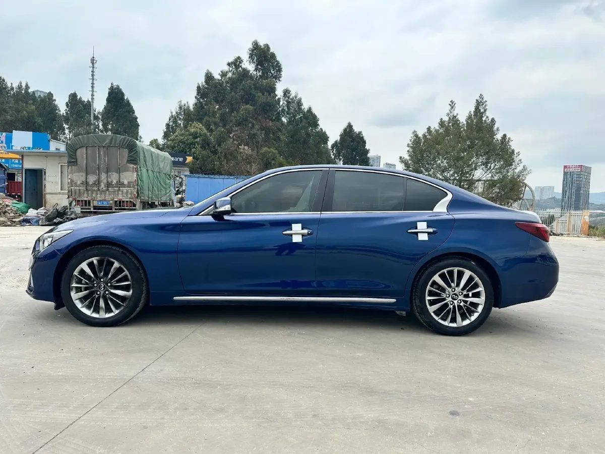 2018 Jeep Grand Commander 2.0T 265HP L4 9AT,autocango,china used car exporter,china ev exporter,chinese used car exporter,chinese used ev exporter