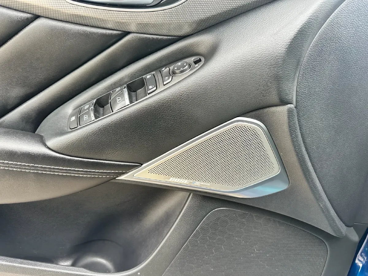 2018 Jeep Grand Commander 2.0T 265HP L4 9AT,autocango,china used car exporter,china ev exporter,chinese used car exporter,chinese used ev exporter