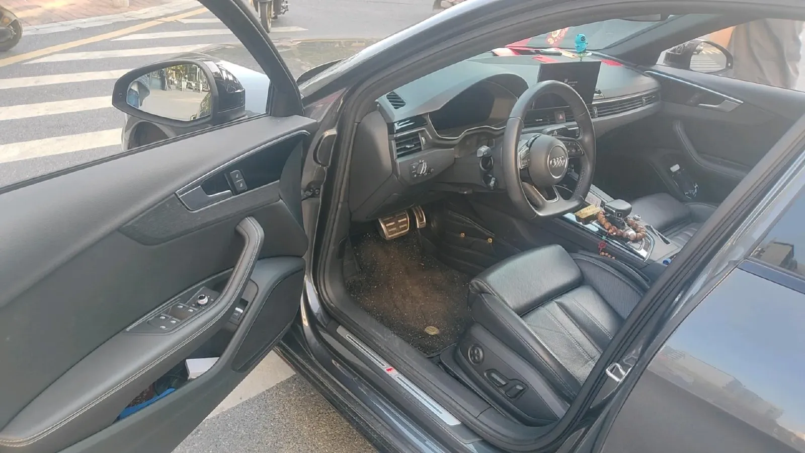 2023 Audi A4L 2.0T 190HP L4 7DCT,autocango,china used car exporter,china ev exporter,chinese used car exporter,chinese used ev exporter