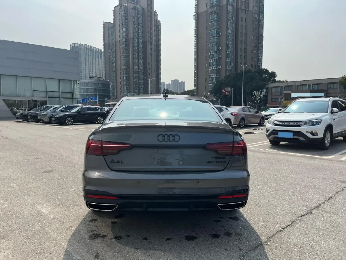 2025 Audi A4L 2.0T 190HP L4 7DCT,autocango,china used car exporter,china ev exporter,chinese used car exporter,chinese used ev exporter