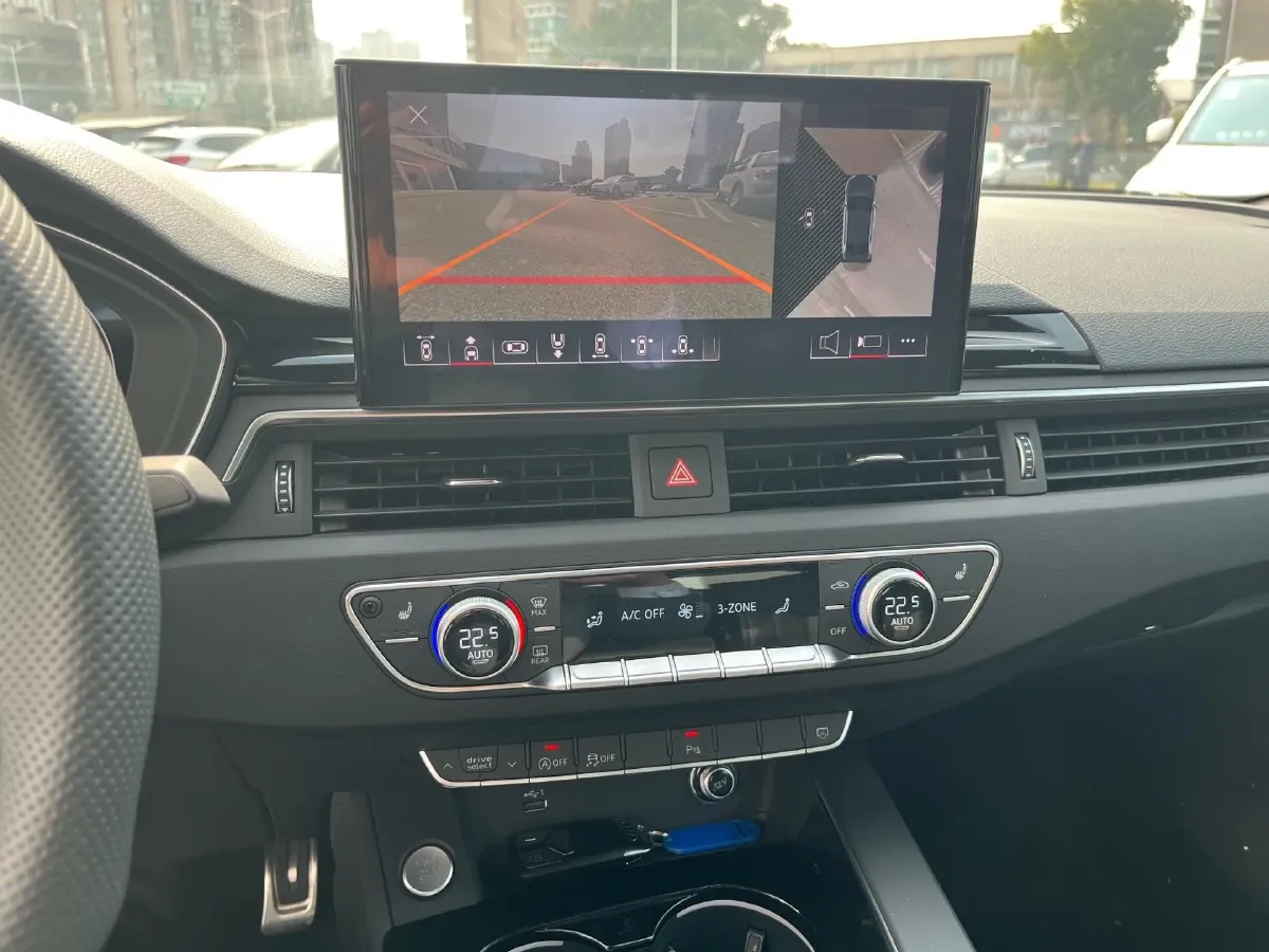 2025 Audi A4L 2.0T 190HP L4 7DCT,autocango,china used car exporter,china ev exporter,chinese used car exporter,chinese used ev exporter