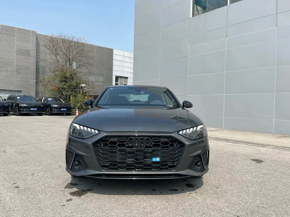2025 Audi A4L 2.0T 190HP L4 7DCT,autocango,china used car exporter,china ev exporter,chinese used car exporter,chinese used ev exporter