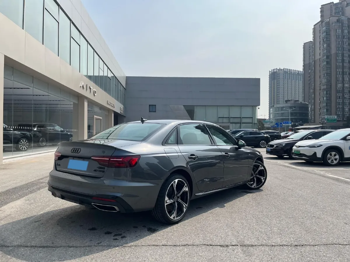 2025 Audi A4L 2.0T 190HP L4 7DCT,autocango,china used car exporter,china ev exporter,chinese used car exporter,chinese used ev exporter