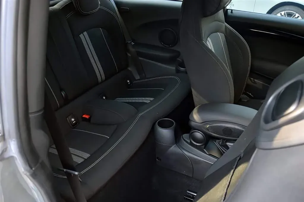 2021 MINI MINI 1.5T 136HP L3 7DCT,autocango,china used car exporter,china ev exporter,chinese used car exporter,chinese used ev exporter