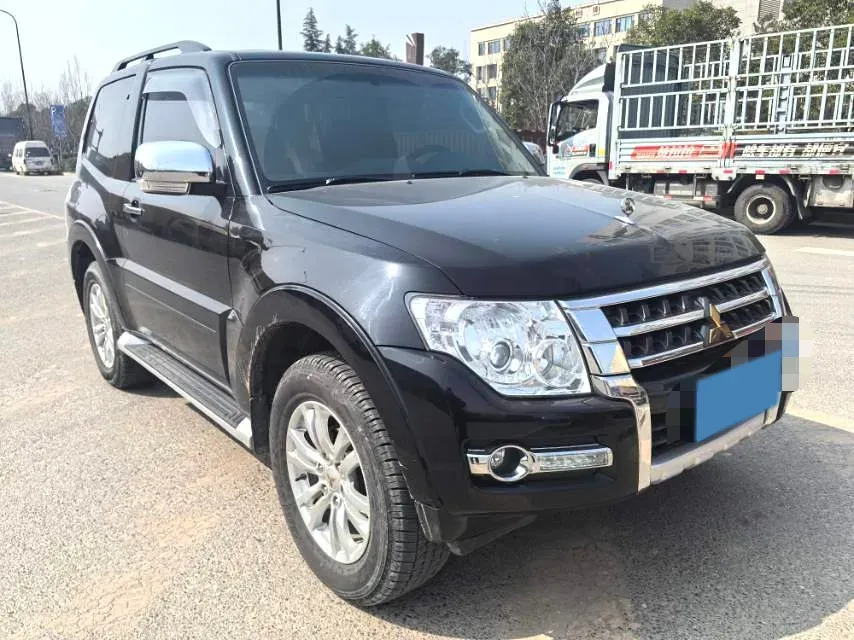 2015 Mitsubishi Pajero 3.0L 177HP V6 5AT,autocango,china used car exporter,china ev exporter,chinese used car exporter,chinese used ev exporter