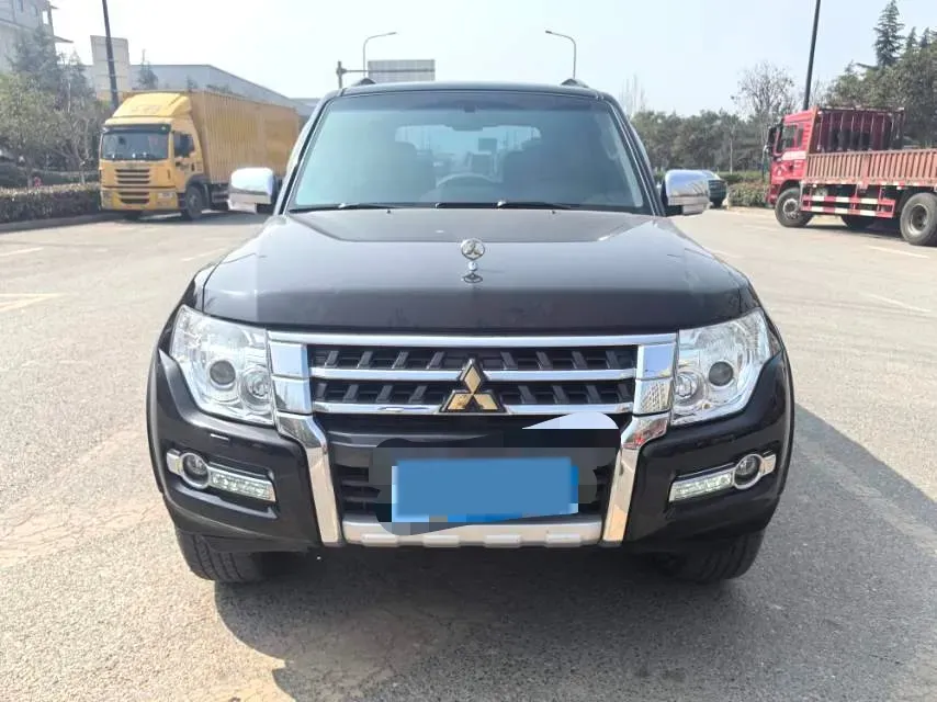 2015 Mitsubishi Pajero 3.0L 177HP V6 5AT,autocango,china used car exporter,china ev exporter,chinese used car exporter,chinese used ev exporter