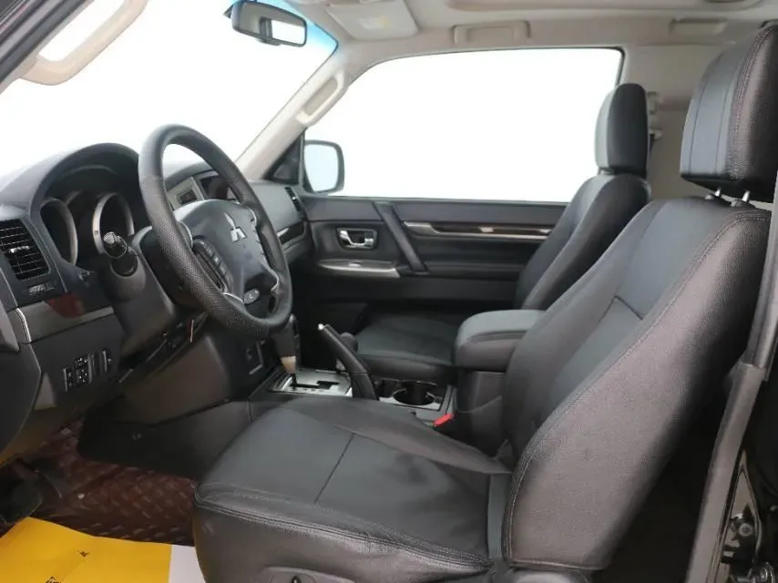 2015 Mitsubishi Pajero 3.0L 177HP V6 5AT,autocango,china used car exporter,china ev exporter,chinese used car exporter,chinese used ev exporter