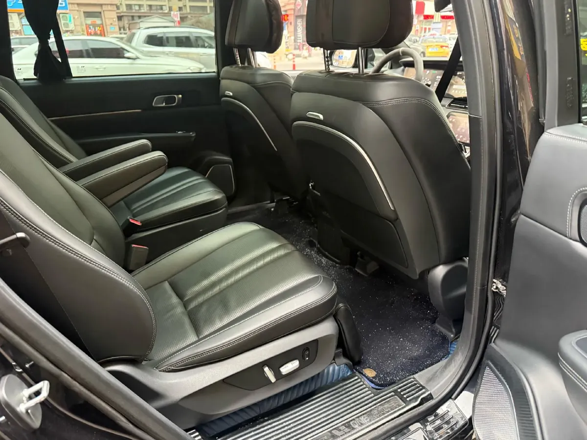 2020 Li ONE Range Extended 131HP REEV 40.5KWH,autocango,china used car exporter,china ev exporter,chinese used car exporter,chinese used ev exporter