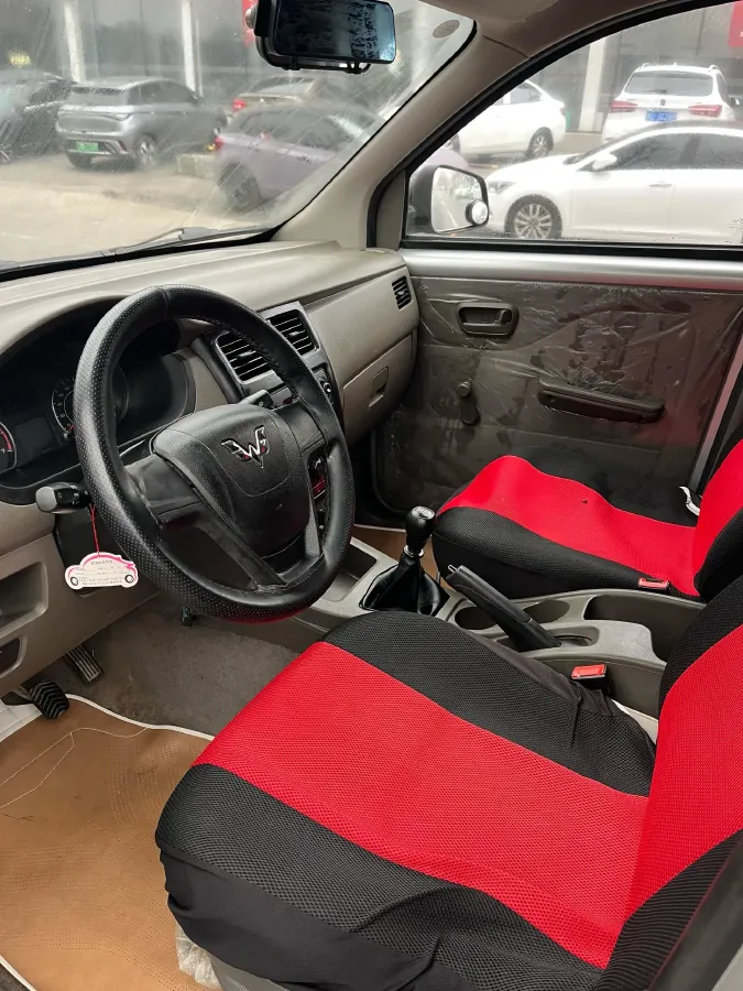 2019 WuLing RongGuang V 1.5L 99HP L4 6MT,autocango,china used car exporter,china ev exporter,chinese used car exporter,chinese used ev exporter