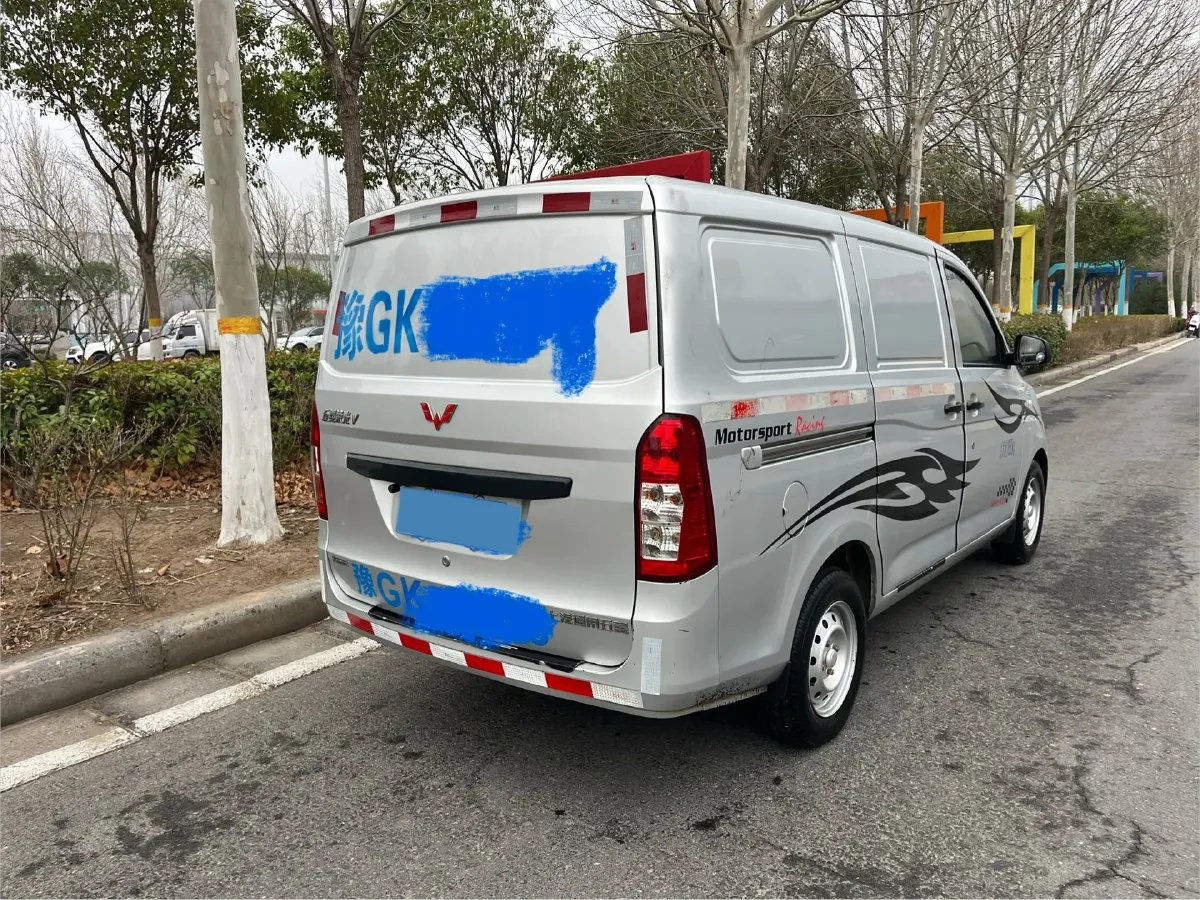 2019 WuLing RongGuang V 1.5L 99HP L4 6MT,autocango,china used car exporter,china ev exporter,chinese used car exporter,chinese used ev exporter