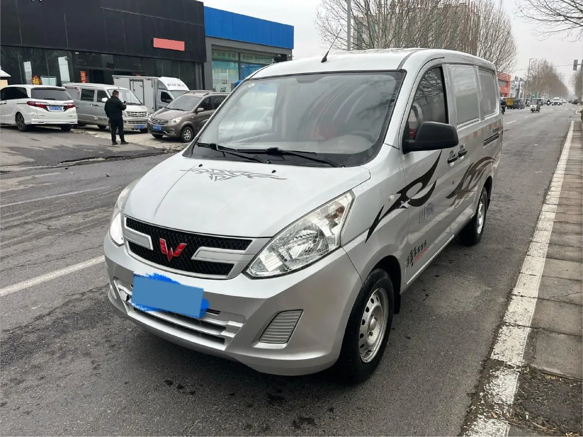 2019 WuLing RongGuang V 1.5L 99HP L4 6MT,autocango,china used car exporter,china ev exporter,chinese used car exporter,chinese used ev exporter