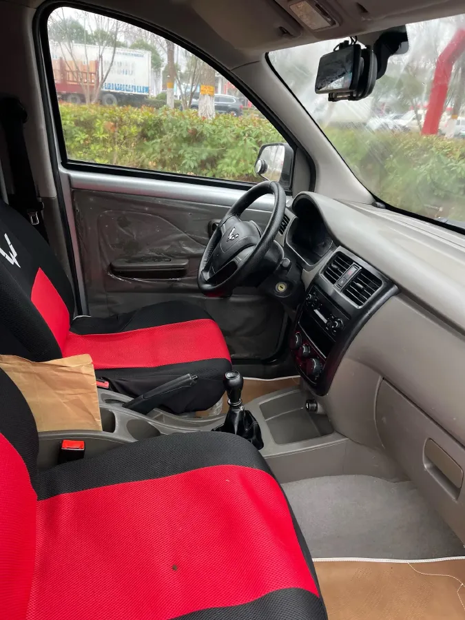 2019 WuLing RongGuang V 1.5L 99HP L4 6MT,autocango,china used car exporter,china ev exporter,chinese used car exporter,chinese used ev exporter