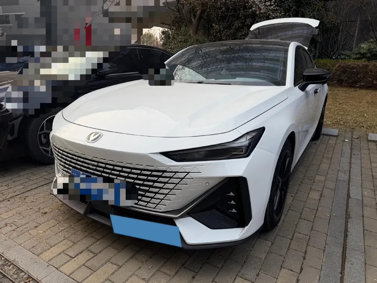 2022 ChangAn UNI-V 1.5T 188HP L4 7DCT,autocango,china used car exporter,china ev exporter,chinese used car exporter,chinese used ev exporter