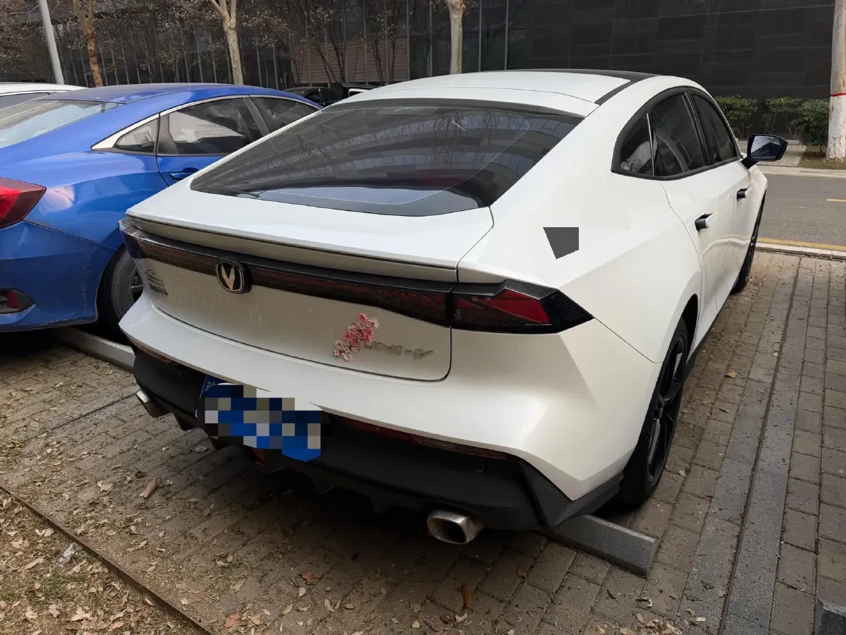 2022 ChangAn UNI-V 1.5T 188HP L4 7DCT,autocango,china used car exporter,china ev exporter,chinese used car exporter,chinese used ev exporter