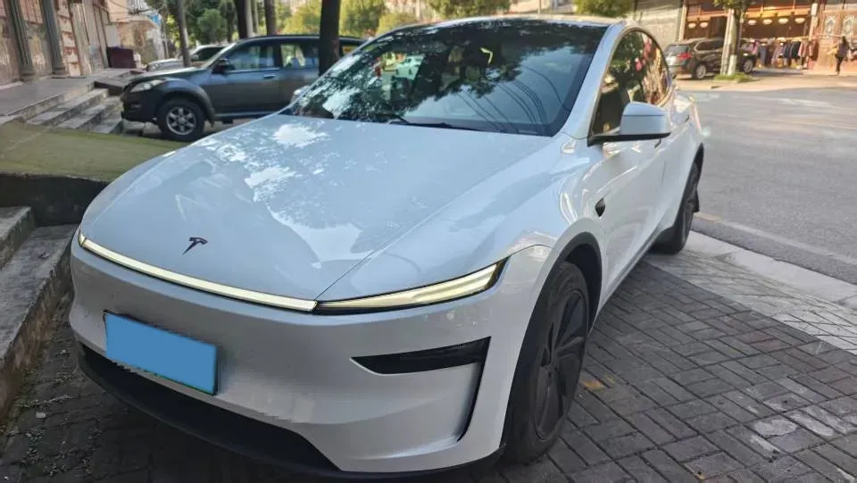 2025 Tesla Model Y BEV 62.5KWH,autocango,china used car exporter,china ev exporter,chinese used car exporter,chinese used ev exporter